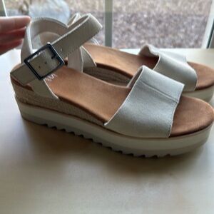 Toms wedge sandals size 9